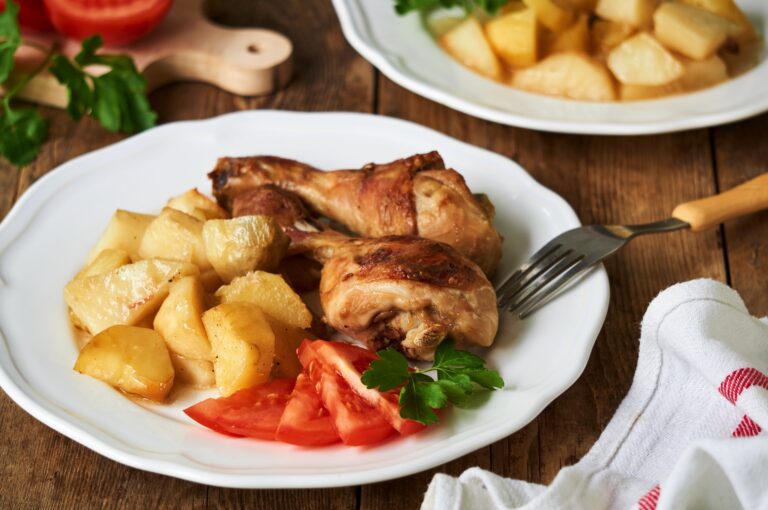 Pałki z&nbsp;kurczaka z&nbsp;ziemniakami z&nbsp;Air Fryera