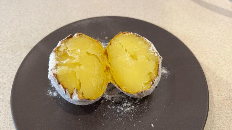 Pieczone ziemniaki jak z&nbsp;ogniska w&nbsp;Air Fryer