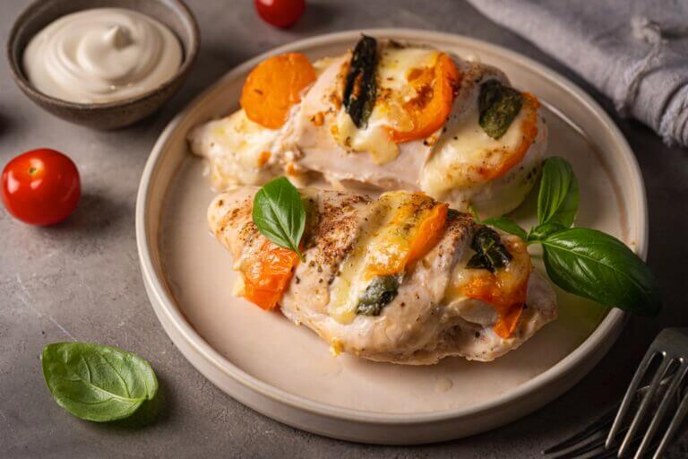 Pierś z&nbsp;kurczaka z&nbsp;pomidorem i&nbsp;mozzarellą w&nbsp;Air Fryer