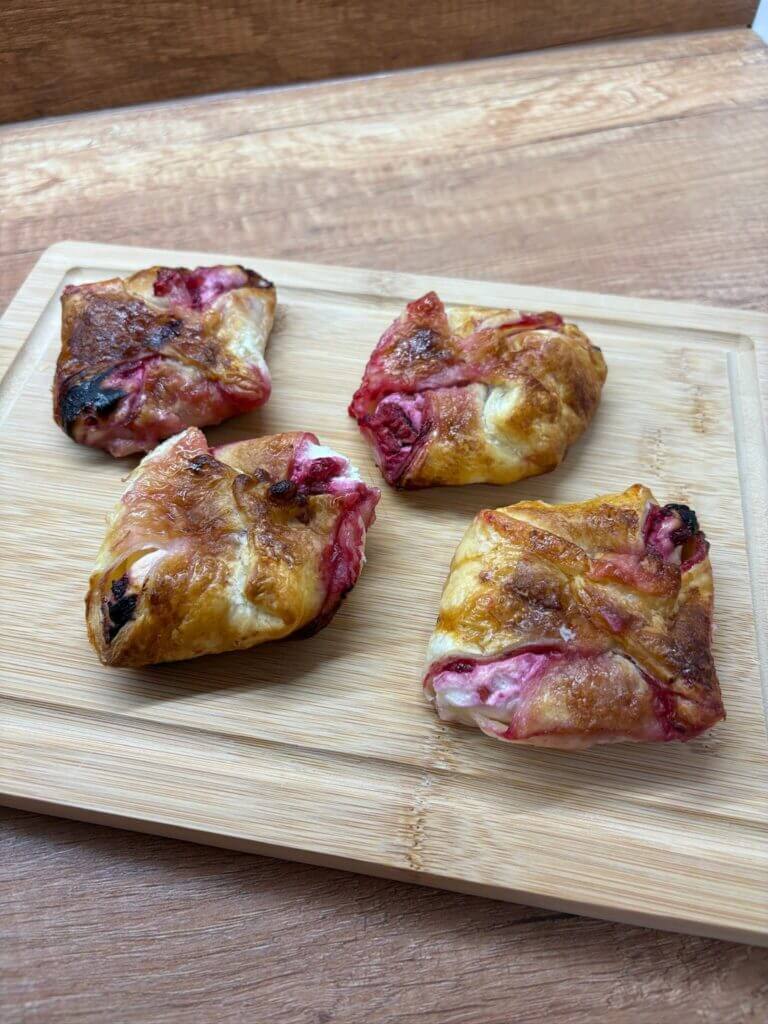 Ciastka francuskie z&nbsp;twarożkiem i&nbsp;malinami z&nbsp;Air Fryer