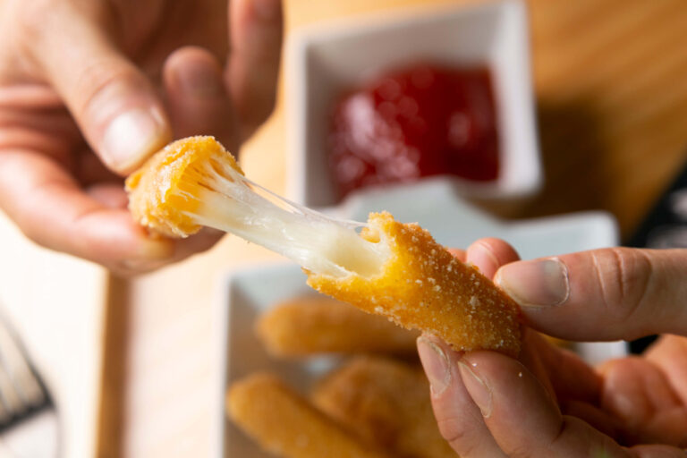 Paluszki z&nbsp;mozzarelli w&nbsp;Air Fryer