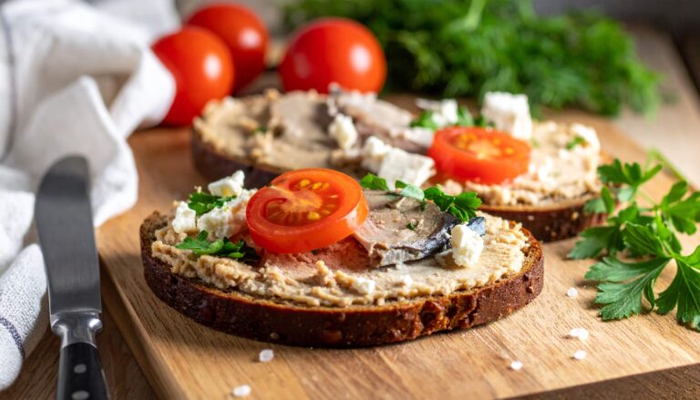 Pasta z&nbsp;wędzonej makreli z&nbsp;fetą i&nbsp;pomidorkami z&nbsp;Air Fryer