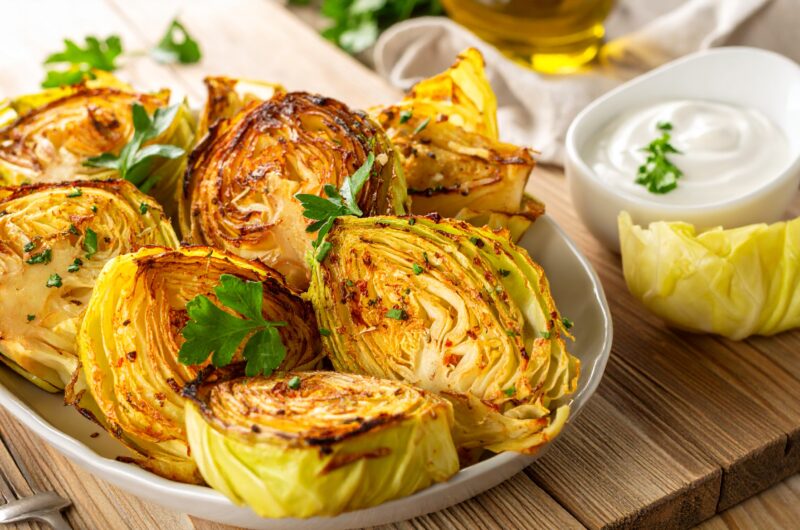 Pieczona młoda kapusta w Air Fryer