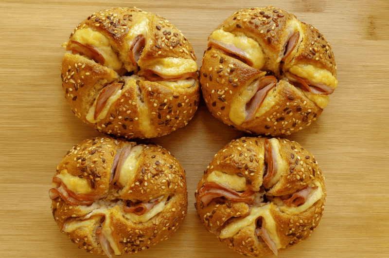 Śniadaniowe nadziewane kajzerki z Air Fryer